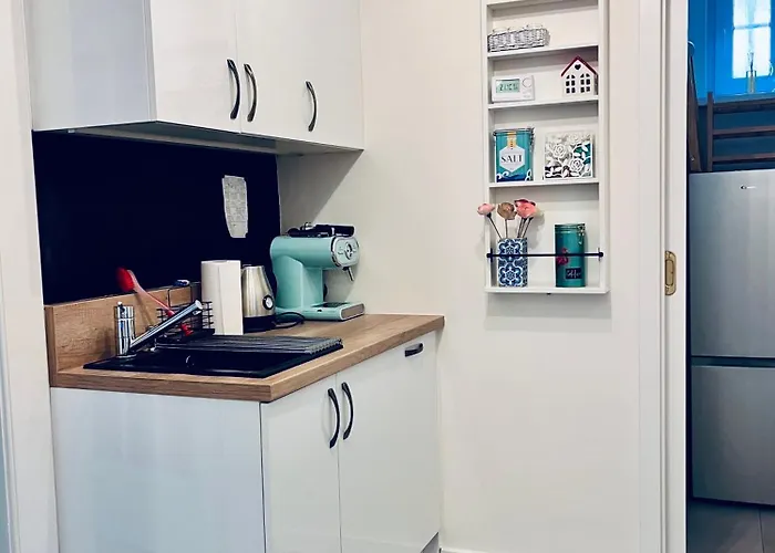 Modern Na Hluboké In * Prague